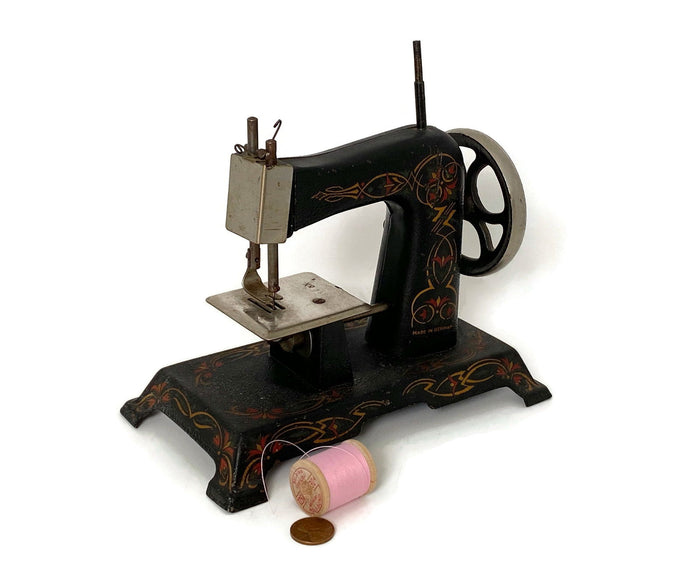 Antique Muller Cast Iron German Toy Sewing Machine at Duckwells