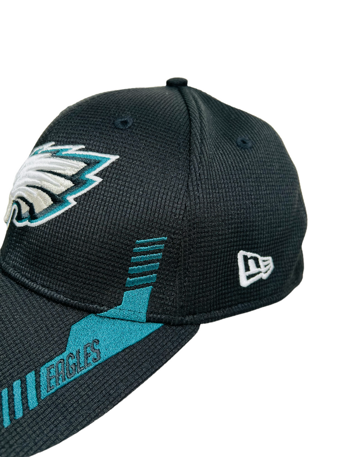 PHILADELPHIA EAGLES TEAM ISSUED NEW ERA FLEX-FIT ADULT HAT M / L